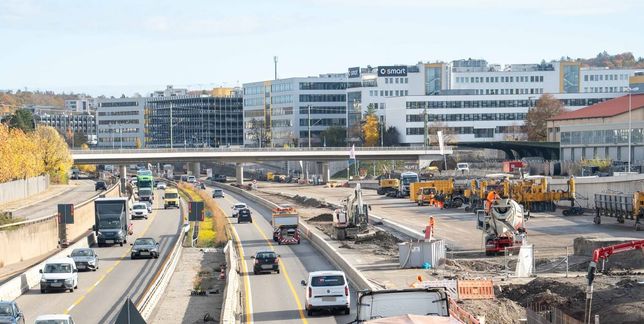 Zurzeit wird die A81 zwischen Böblingen-Hulb und Sindelfingen-Ost erweitert. Der Ausbau der Autobahn bis zum Kreuz Stuttgart ist die nächste Etappe.