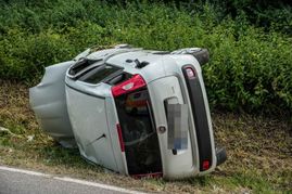 Der Fiat musste nach dem Unfall abgeschleppt werden.