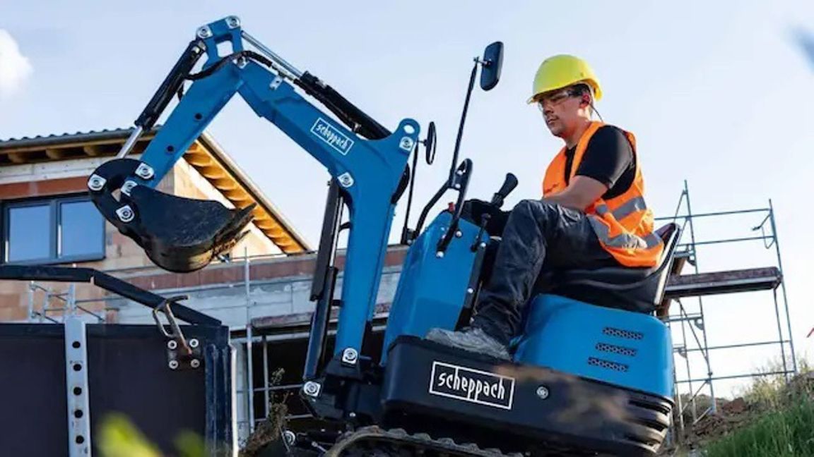 Aldi will Mini-Bagger an den Mann bringen.