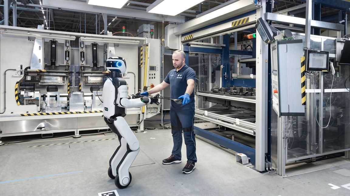 In Leipzig setzt BMW testweise humanoide Roboter in der Produktion ein. (Handout)