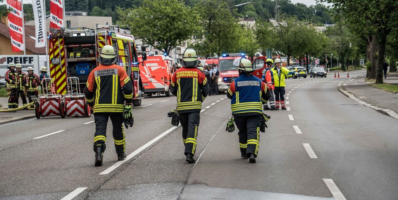 Die Feuerwehr war mit einem Großaufgebot bei dem Brand in der Sindelfinger Neckarstraße.