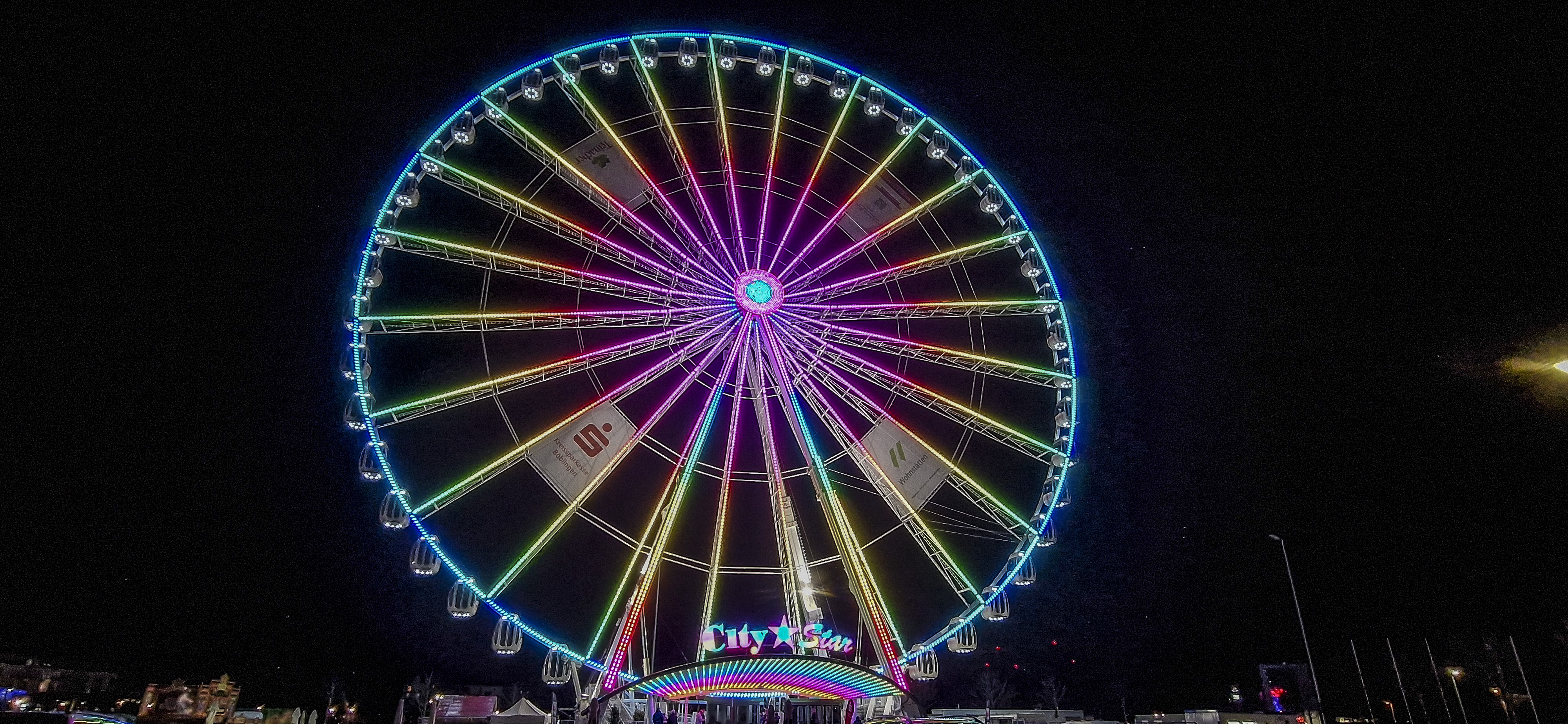 Das Riesenrad "City-Star" auf dem Flugfeld. Bild: Dettenmeyer