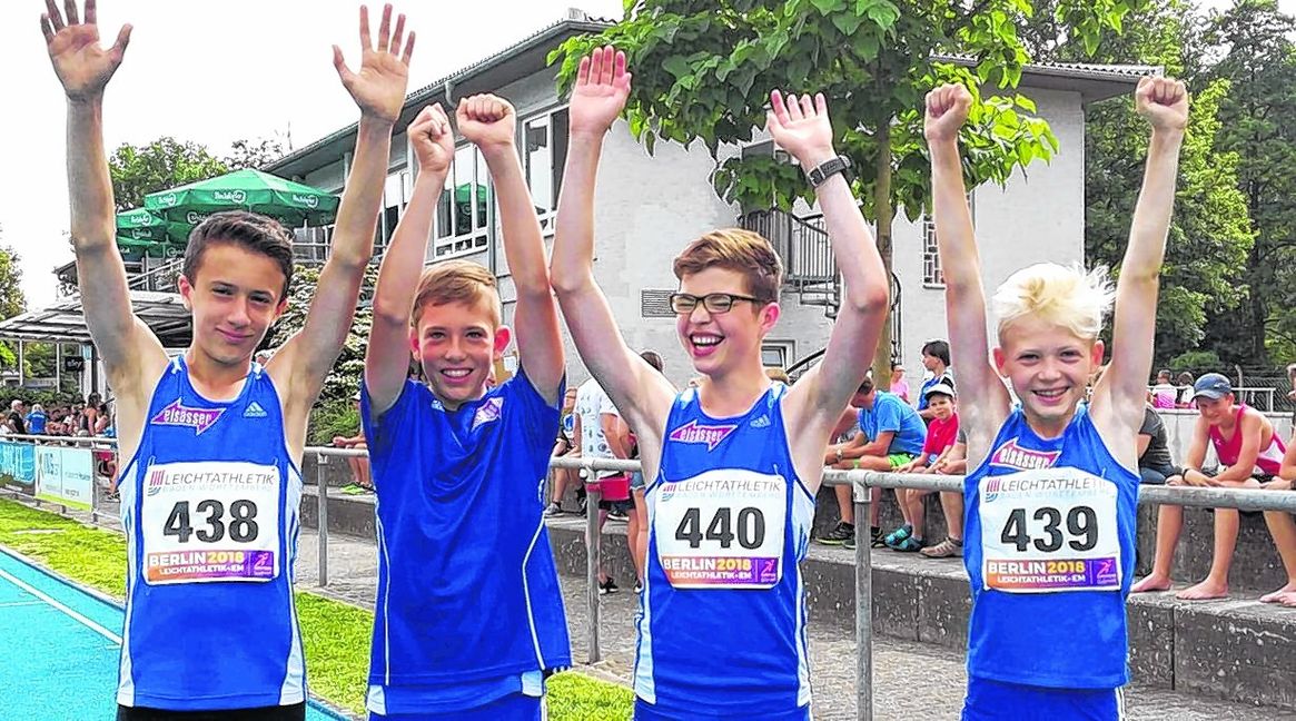 Die Sindelfinger Lukas Gärtner, Jannik Zügel, Lennart Specht und Tammes Ripke (von links) gewannen in Nagold die Bronzemedaille in der Teamwertung.  Bild: Burgstahler