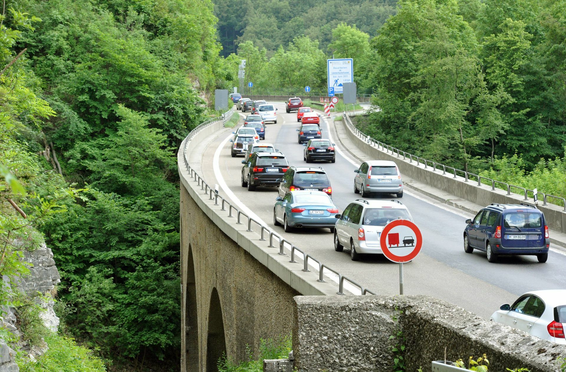 In zehn Jahren soll der Albaufstieg deutlich staufreier sein als bisher. Foto: dpa/Stefan Puchner