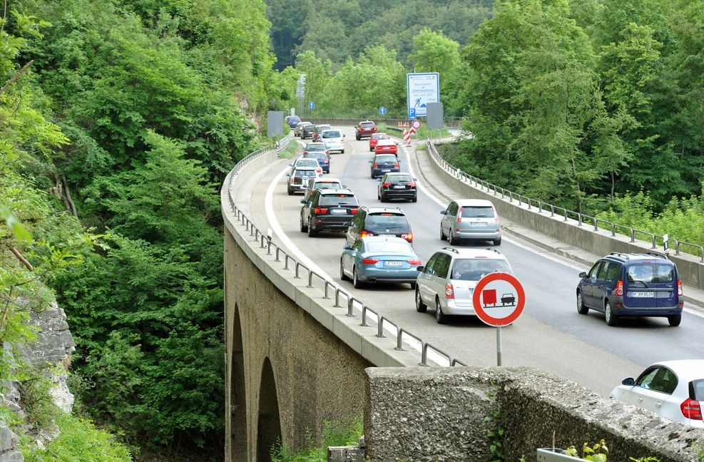 In zehn Jahren soll der Albaufstieg deutlich staufreier sein als bisher. Foto: dpa/Stefan Puchner