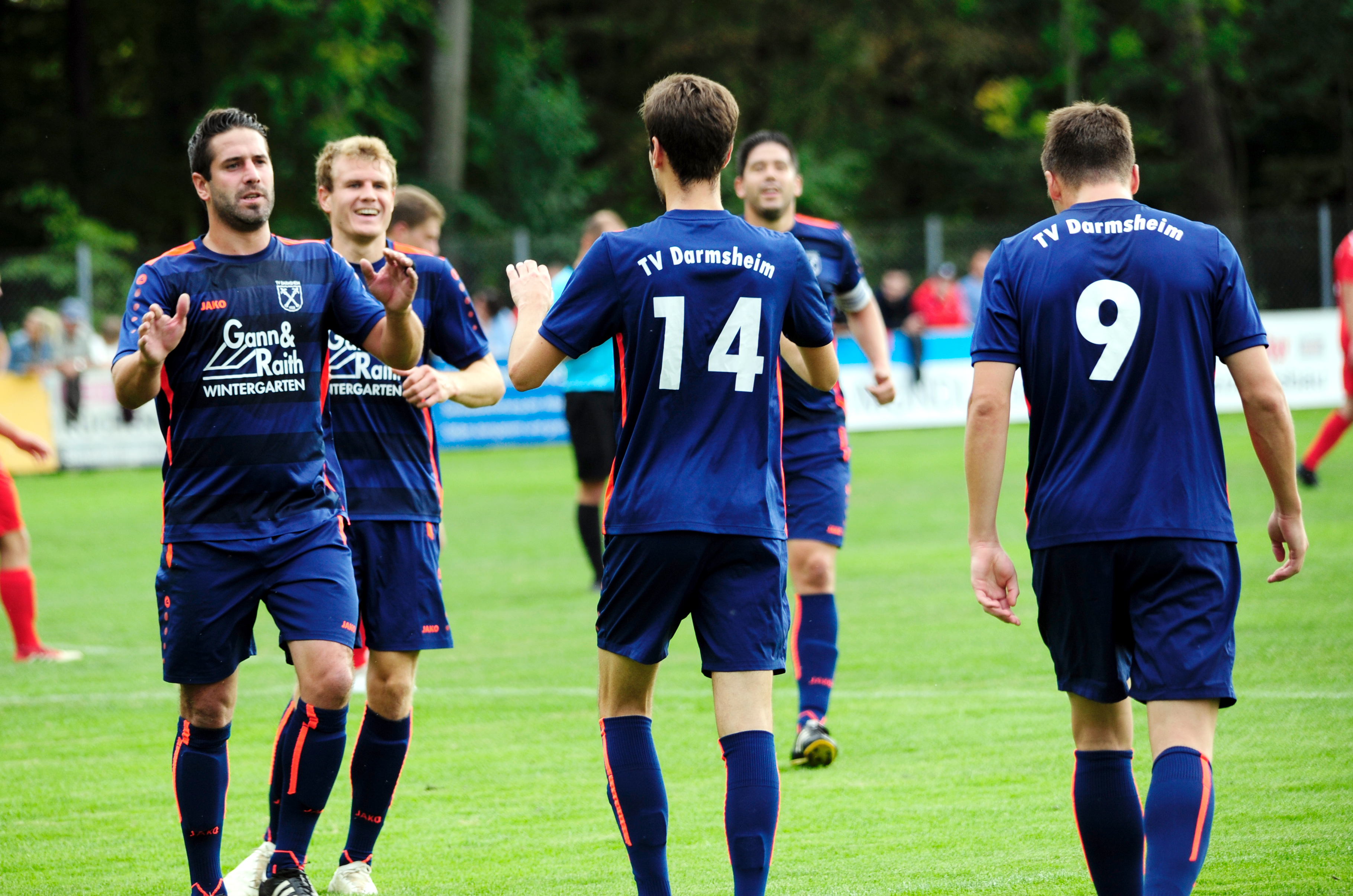 22.9.19 Darmsheim - Nr.19 Florian Eipper (links), Nr. 14 Tim Schneider (mitte) die beiden Torschützen
