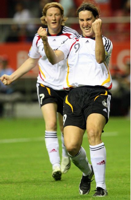 Birgit Prinz feiert ihr Tor im Finale der WM 2007 gegen Brasilien.