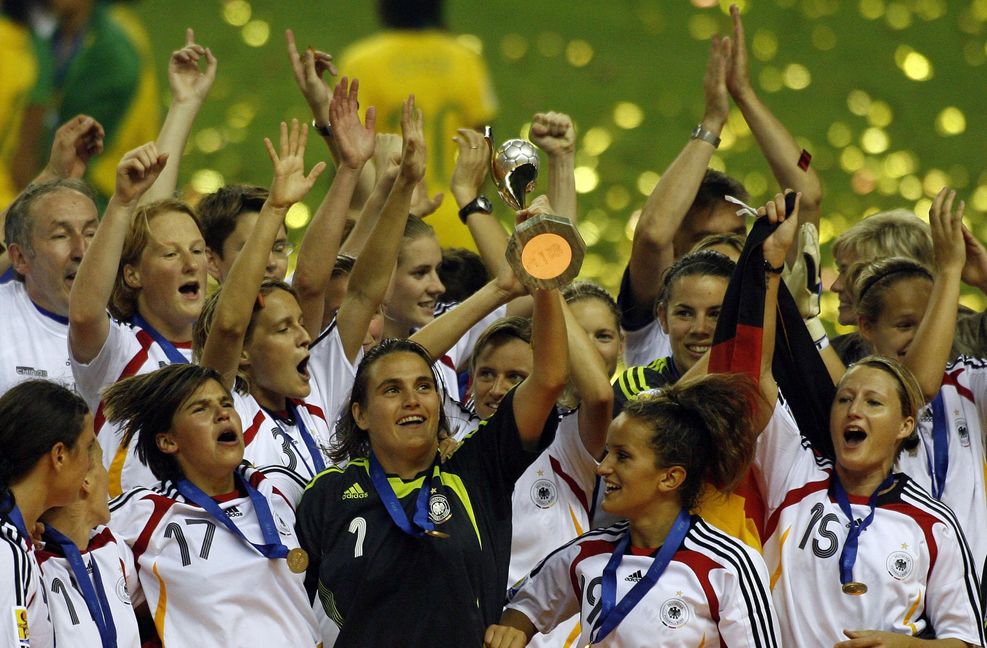 Am Ende gewinnt die deutsche Nationalelf mit 2:0.