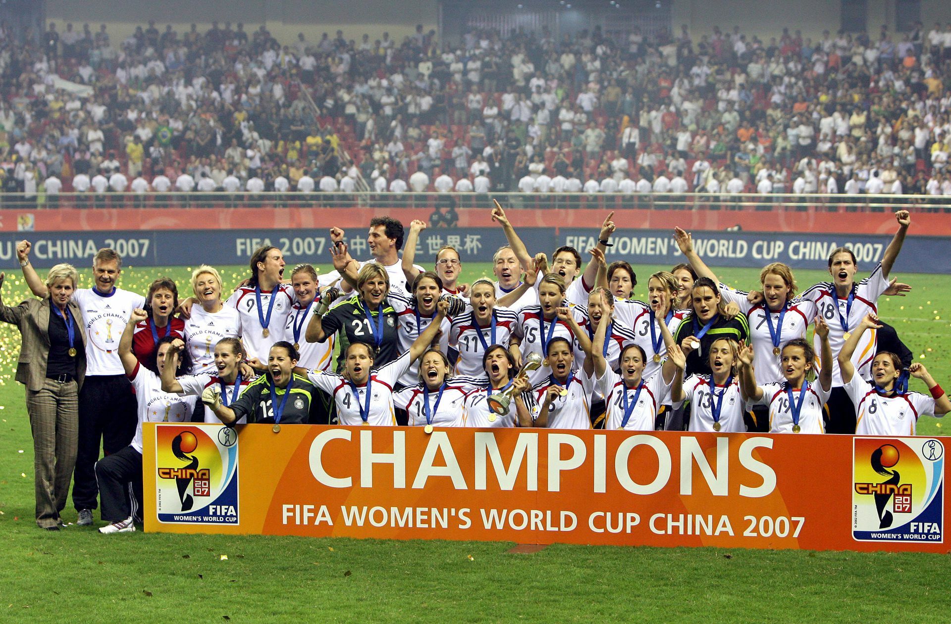 Es ist das erste Mal, dass ein amtierender Weltmeister den Titel verteidigt.
