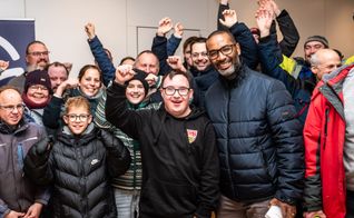 Der ehemalige deutsche Nationalspieler hatte sichtlich Spaß bei seinem Besuch im Tennental. 	Bild: Schmidt