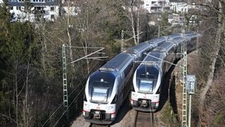Der innerstädtische Streckenabschnitt der Gäubahn wird wegen seines Ausblicks auf die Stadt Stuttgart auch Panoramabahn genannt.
