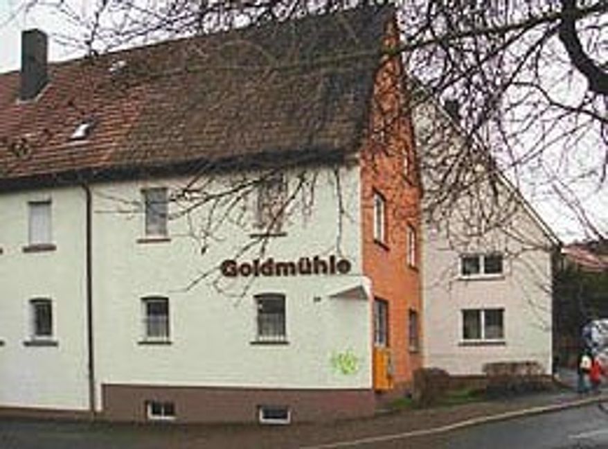 Noch steht das Gebäude der Goldmühle in Sindelfingen. An anderen Stellen erinnern nur noch Straßennamen wie Riedmühlestraße, Bleichmühlestraße oder Rösslesmühlenstraße an Mühlen in Sindelfingen.
