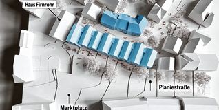 Das Siegermodell ist derzeit im Rathausfoyer zu sehen. Die SZ/BZ hat die potenziell neuen Gebäude farblich hervorgehoben. Sie begrenzen den ehemaligen Ferkelmarkt.