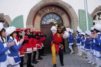 Die Narren haben in Renningen das Rathaus gestürmt.