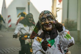 Die Narren haben in Renningen das Rathaus gestürmt.