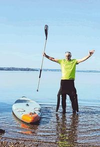 Paddeln für den guten Zweck: Harald Kümmel ist nach 700 Kilometern am Ziel in Travemünde. Bild: z