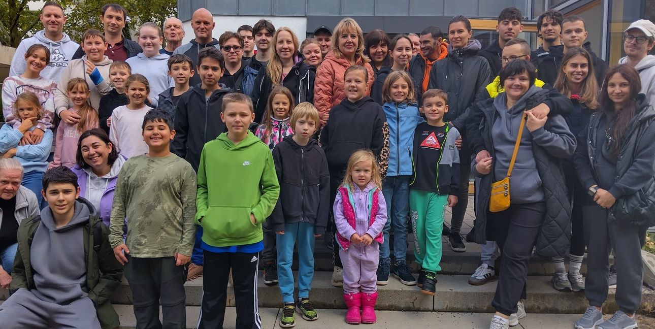 Groß und Klein waren bei der Putzete ddabei und am Ende gab es ein gemeinsames Pizzaessen. Bild: z