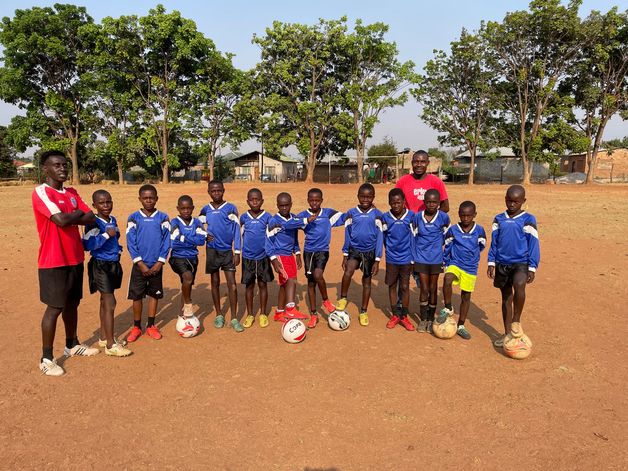 Die Kinder in Sambia freuen sich über die Trikots aus Darmsheim.
