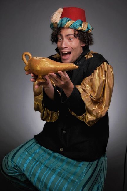 Yannis Why aus Frankreich entführt mit seiner magischen Wunderlampe in die Welt von 1001 Nacht. Bild: z