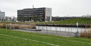 Zwei der drei Holzdecks sind abgesperrt.