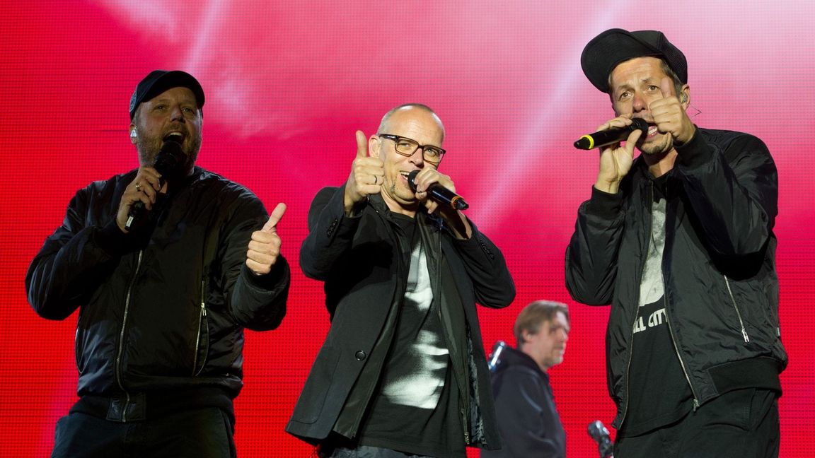 Thomas D (Mitte) fällt mit einem „akuten und sehr schmerzhaften Rückenproblem“ aus. (Archivbild)