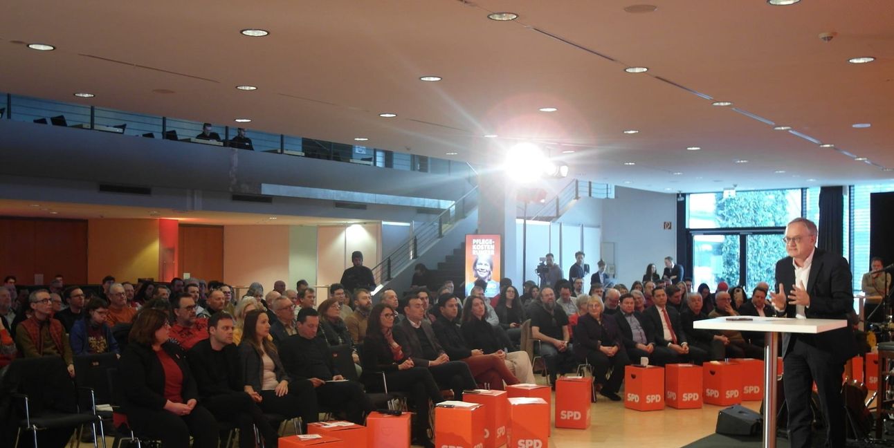 Andreas Stoch, Spitzenkandidat der baden-württembergischen SPD, beim Wahlkampfauftakt in der Kongresshalle.