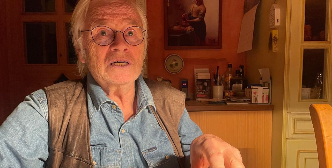 Klaus Philippscheck spricht im Sindelfinger Webereimuseum.
