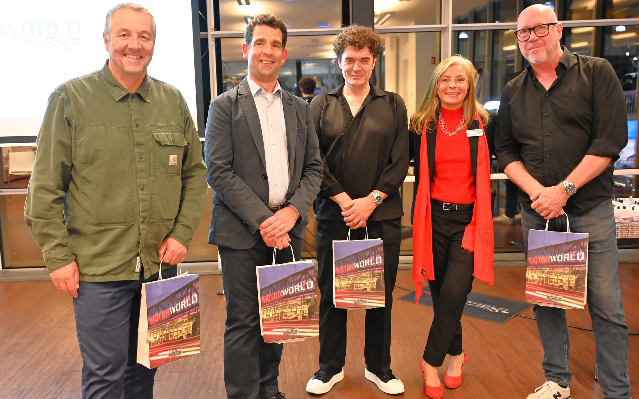 Sie stellten im Rahmen der Businesswochen den Abend zum Thema Veränderungen auf die Beine (von links): Hans-Ulrich Schmid (Leiter des Softwarezentrums), Julian Spohn (Leiter des Böblinger Stadtmarketings), Businesswochen-Organisator Volker Siegle, Susanne Kirchbaum (Geschäftsführerin der Motorworld) und Christoph Rohr (Vorsitzender des Böblinger Gewerbeforums).Bild: Reichert