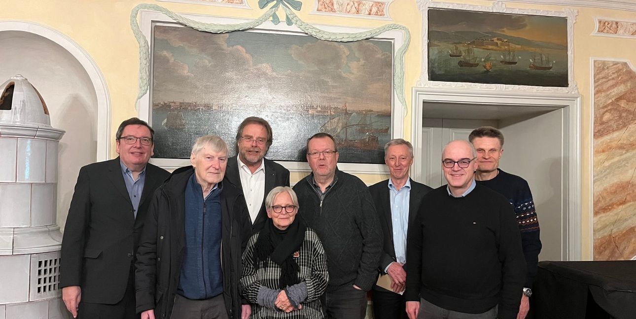 Bernhard Dieling, Adolf Schuler, Dr. Kuno Schlichtenmaier, Dr. Almut Satrapa-Schill, Dr. Ulrich Köppen, Hermann Grieb, Martin Thüringer und Stefan Schneider. (von links)Bild: Dieling