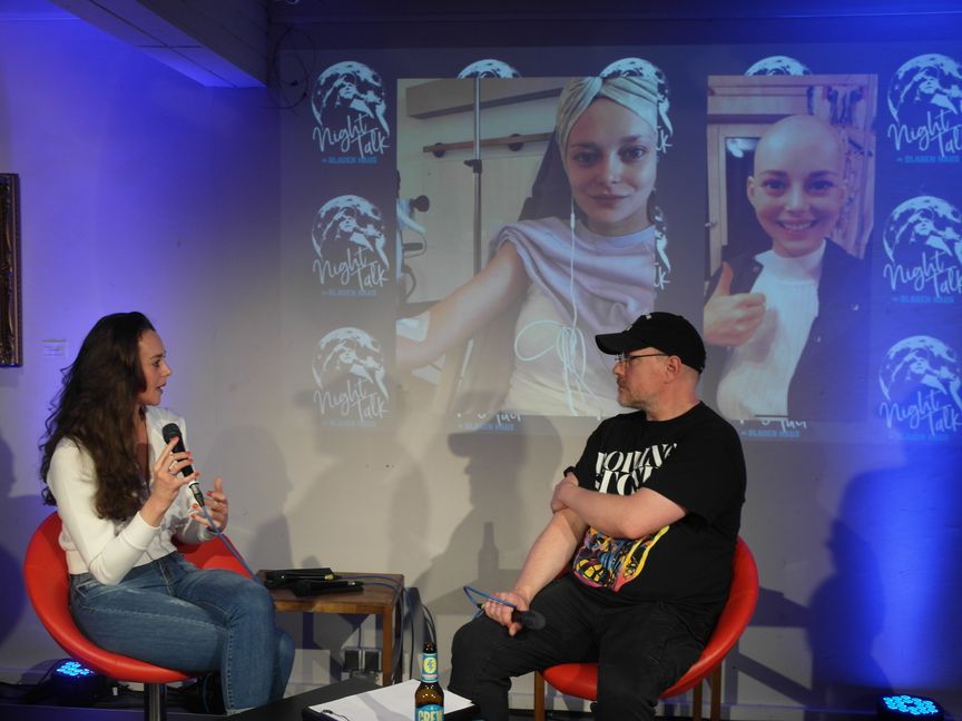 Zu Gast bei Steffen Volkmers Night Talk beim Böblinger Kulturnetzwerk Blaues Haus hat das Stuttgarter Model Laura Bräutigam von ihren Erfahrungen als damals 16-jährige Teilnehmerin von Heidi Klums Castingshow Germany's Next Topmodel erzählt - und von ihrer Krebserkrankung, Chemotherapie und unerwarteten Schwangerschaft.   Bild: Staber