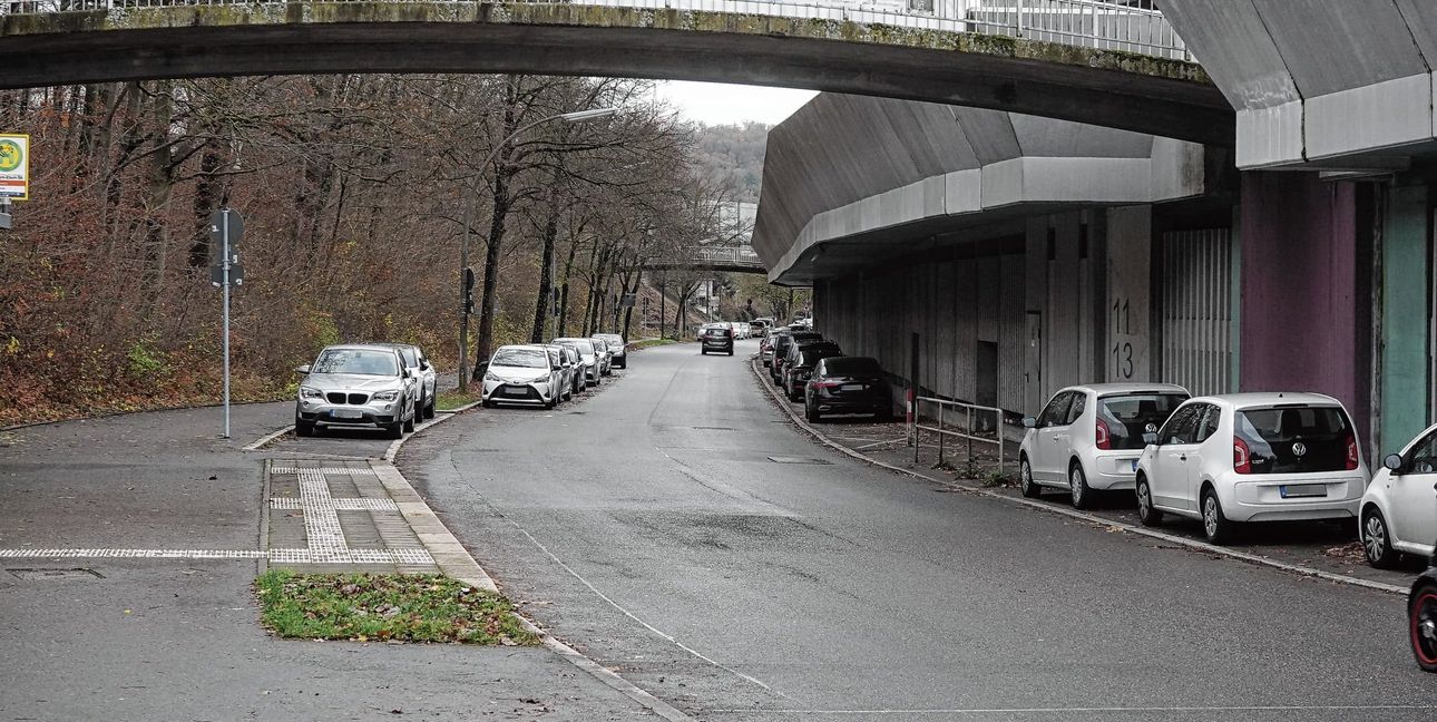 Auf diesem Stück der Friedrich-Ebert-Straße bis zur Sommerhofen-Straße wird die nächsten zwei Jahre in Abschnitten gebaut.