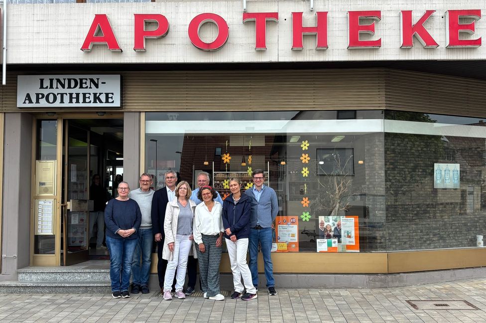Engagieren sich für das geplante Ärzte- und Gesundheitszentrum (von links): Simone und Thomas Hornisch (Linden-Apotheke), Klaus Finger (Projektentwickler), Elisabeth Verfürth (Gynäkologin), Bürgermeister Wolfgang Lahl, Marion Hamacher (Flora-Apotheke), Melanie Fritz (Allgemeinmedizinerin) und Dr. Björn Schittenhelm (Holzgerlinger Apotheker).
