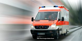 Der Fahrer wurde schwer verletzt ins Krankenhaus gebracht.