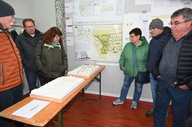 Die Ausstellung von Modellen und Plänen für das künftige Magstadter Baugebiet Seele/Metzlesbach war während des Adventsmarkts gut besucht.