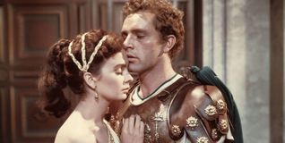 Jean Simmons und Richard Burton leiden in „Das Gewand“.
