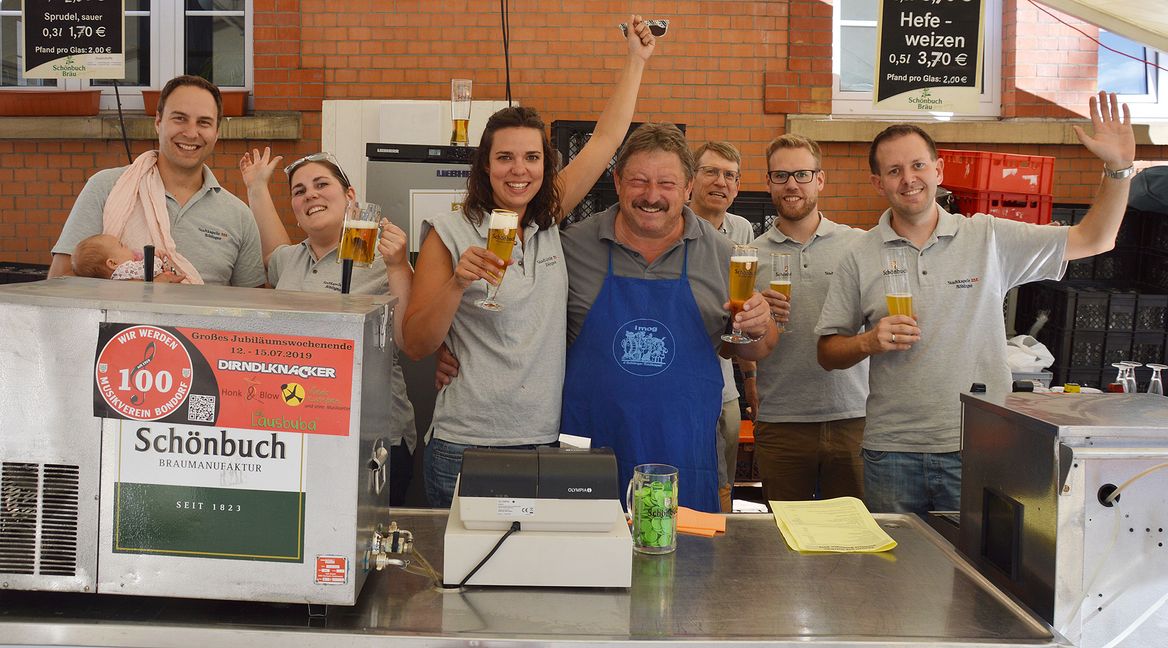 Die Böblinger Stadtkapelle übernimmt auch in diesem Jahr im Pestalozzihof den Ausschank beim Stadtfest. Bild: Hamann