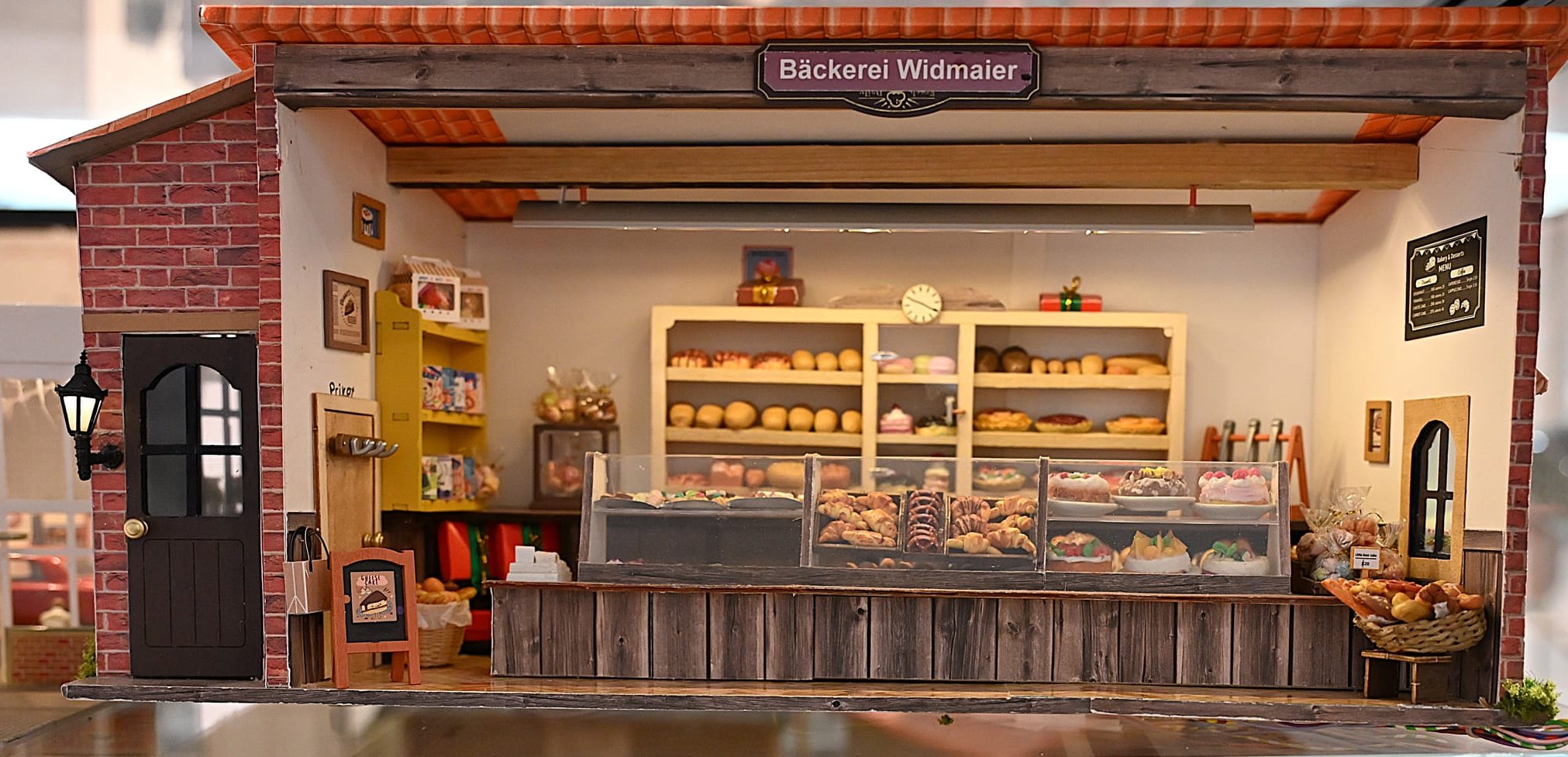 Nachbau im Modell von Karl-Heinz Frank: Das Ladengeschäft der ehemaligen Magstadter Bäckerei Widmaier.