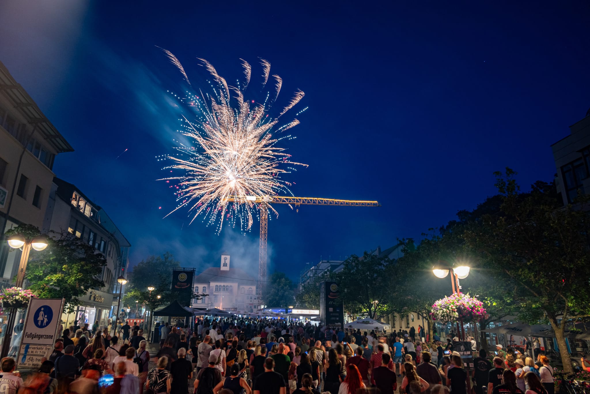 Feuerwerk zum Abschluss der Baustellenparty