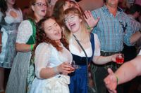 Beste Stimmung beim Maichinger Oktoberfäschd im Bürgerhaus.