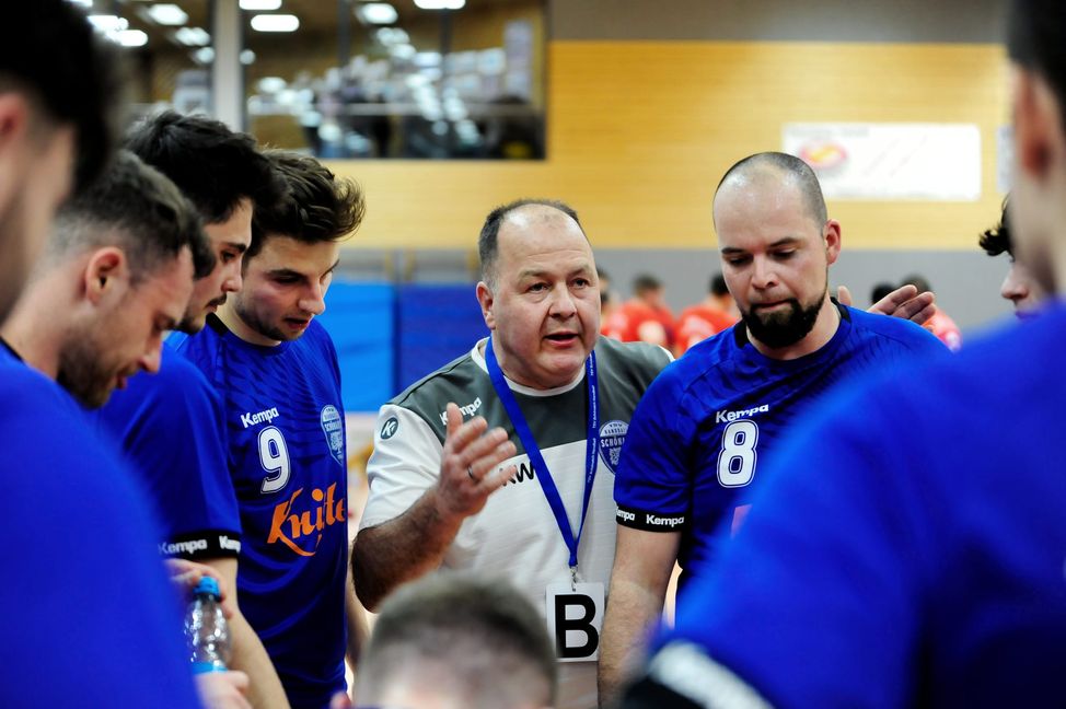 Schönaichs Trainer Klaus Wanner fordert von seinen Spielern eine Reaktion im Derby bei der HSG Böblingen/Sindelfingen 2. Bild: photostampe