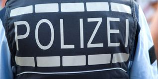 Bei der Weiterfahrt wurden die Schlachtenbummler von der Polizei eskortiert.