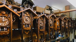 Hersteller streben einen Schutz der Kuckucksuhr als Kulturerbe an.