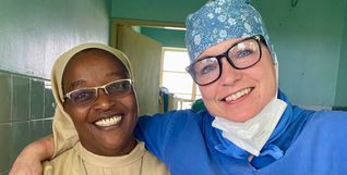 Schwester Mary Nakate leitet das Krankenhaus in dem Dr. Anke Groß operiert. Bild: z