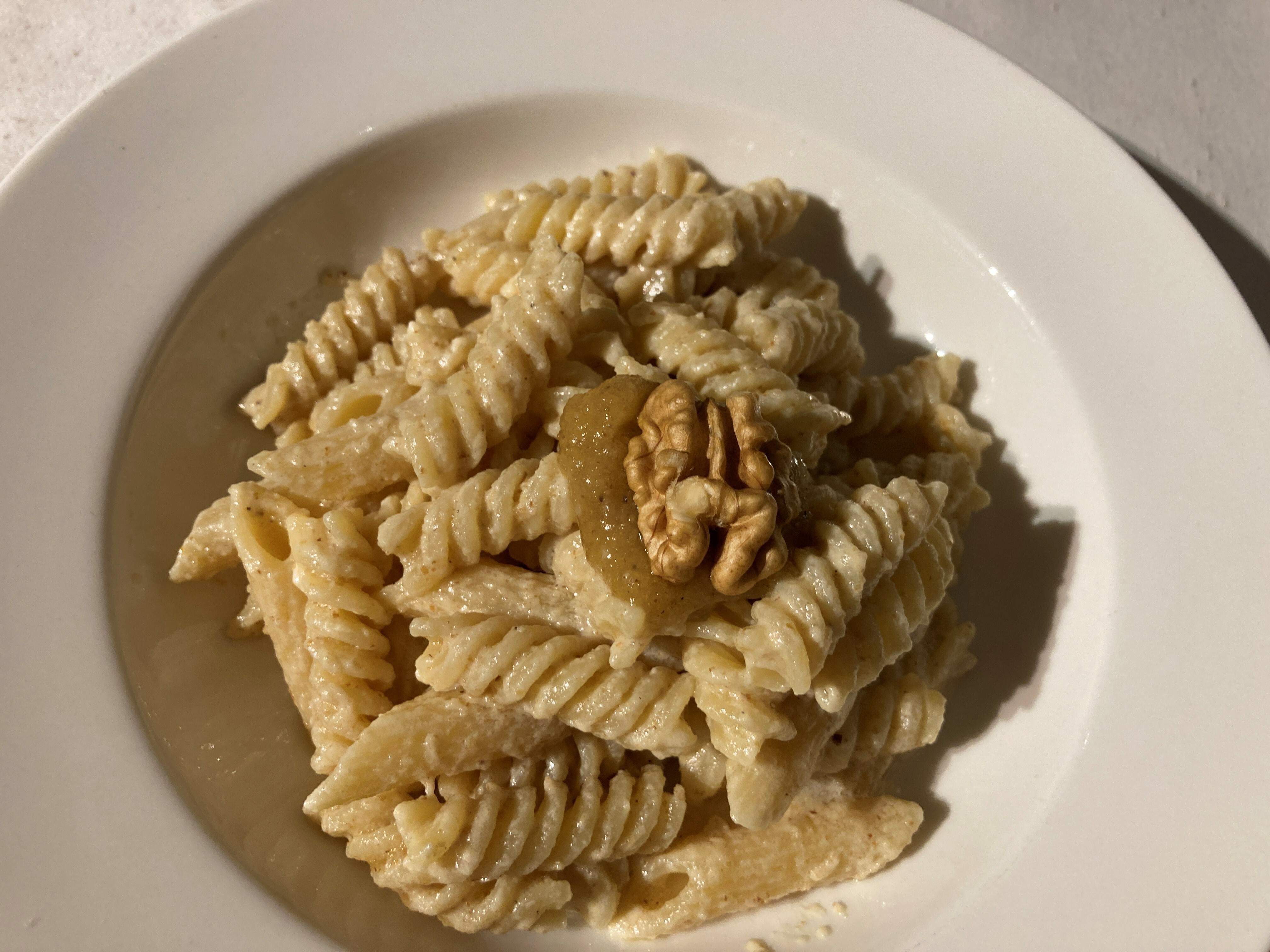 Wenig Aufwand, viel Vergnügen: Pasta mit Walnusssoße. Bild: Jung