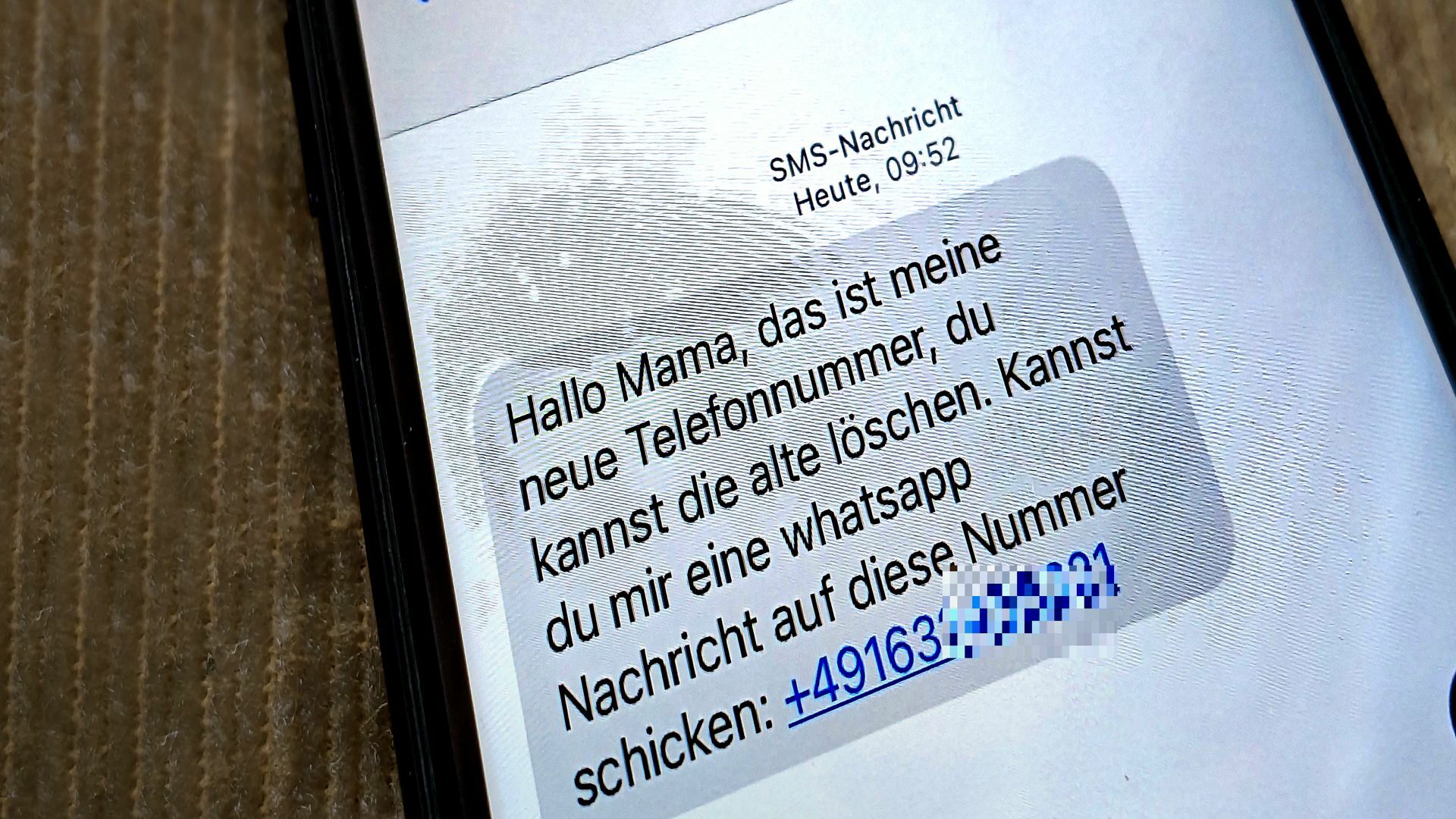 Landet auch auf dem Diensthandy: eine Originalmeldung der Betrüger