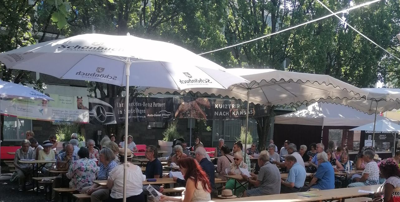 Auf dem Berliner Platz, im Schatten des Wasserturms, geht es schon um 12 Uhr mit einem Flohmarkt los, das Stadtteil-Fest selbst beginnt dann um 13 Uhr.