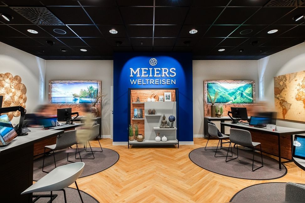 Impression der Neueröffnung von Meiers Weltreisen im Breuningerland Sindelfingen.   Bild: Breuningerland Sindelfingen