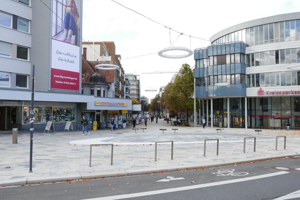 Die Bahnhofstraße heute - vor links das ehemalige Zweygart-Haus und Foto Kurz zeugt noch von alten Zeiten.  Bild: Jung