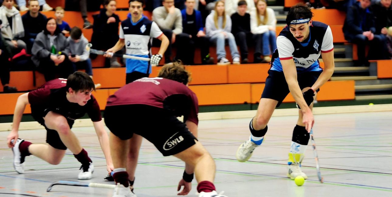 Kapitän Claudias Müller (am Ball) erzielte drei Treffer beim 12:2-Erfolg der SV Böblingen gegen den HC Ludwigsburg II.