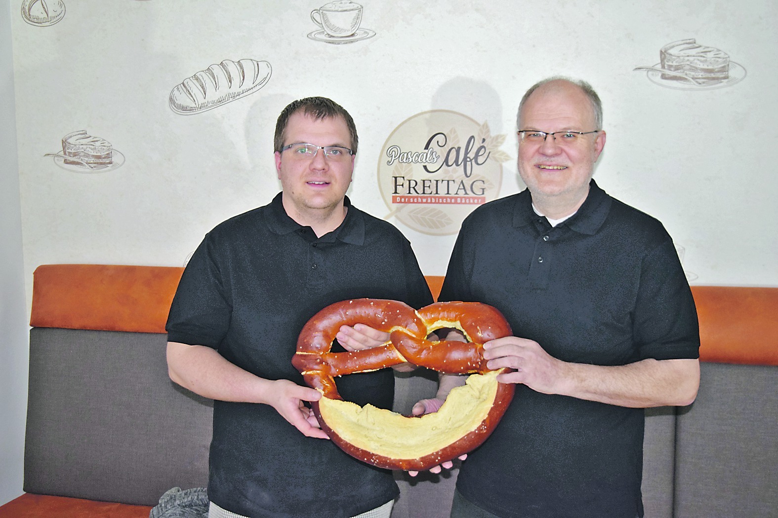 Freuen sich auf die Eröffnung von Pascals Café am Mittwoch: Pascal Freitag (links) und sein Vater Claus Freitag. Bild: Krauter